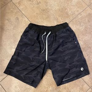 Vuori Kore Shorts size large black camo